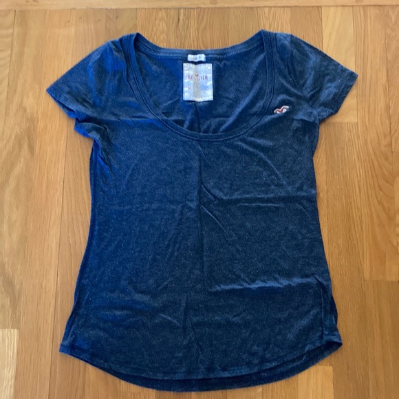 Hollister Tops - Hollister soft t shirt size medium